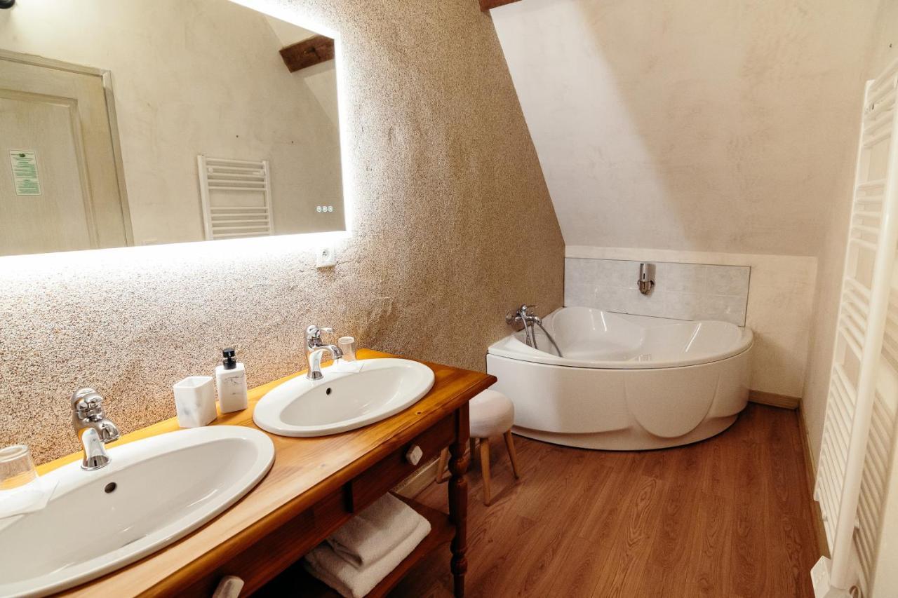 Domaine Des Lumieres Hotel Aisonville-et-Bernoville ภายนอก รูปภาพ
